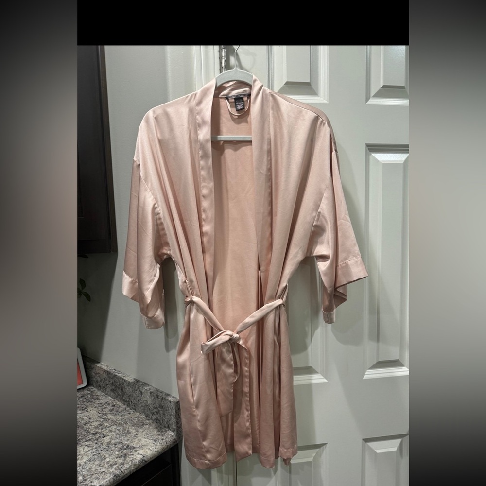 Victoria's secret satin baby pink robe size xs/sm